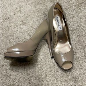 Steve Madden tan pumps